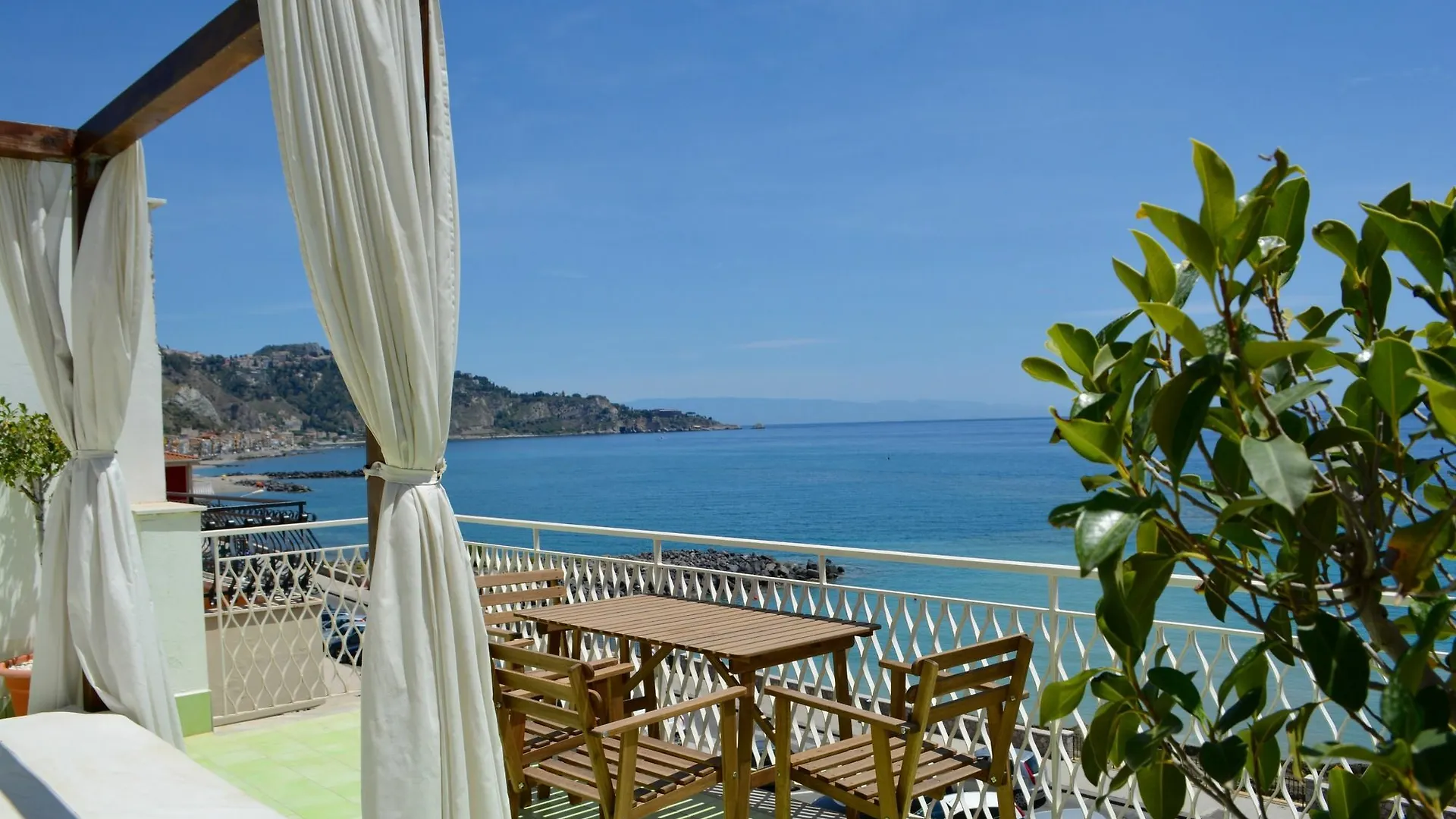 Mediterraneo Guesthouse Giardini Naxos Πανσιόν